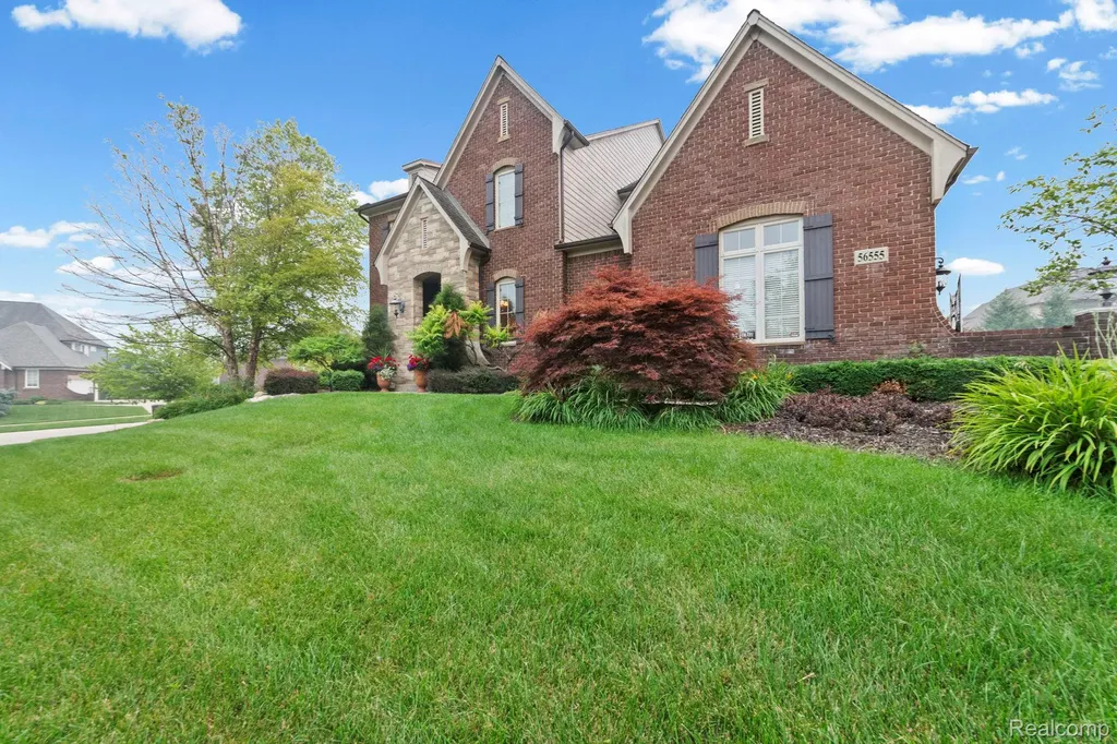 56555 Hartley Drive W Shelby Charter Township MI 48316