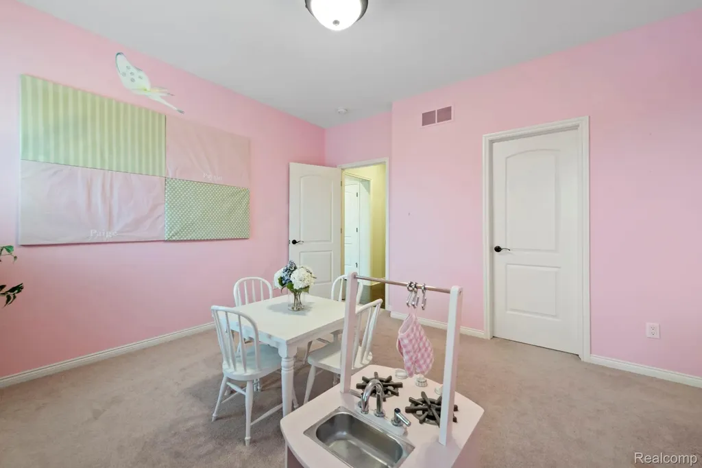 56555 Hartley Drive W Shelby Charter Township MI 48316