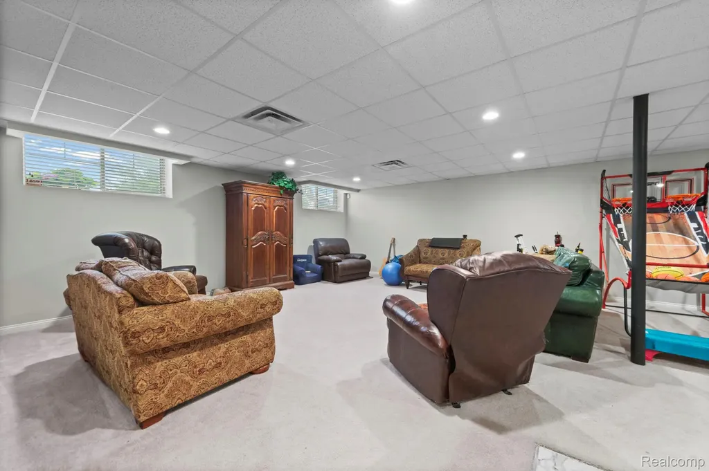56555 Hartley Drive W Shelby Charter Township MI 48316