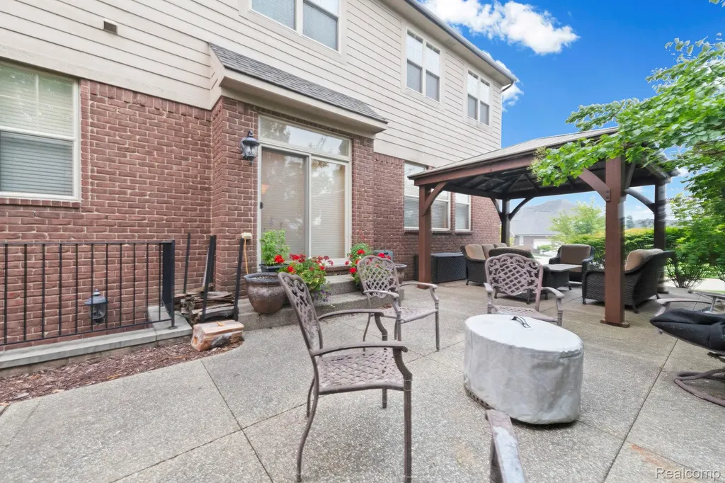 56555 Hartley Drive W Shelby Charter Township MI 48316