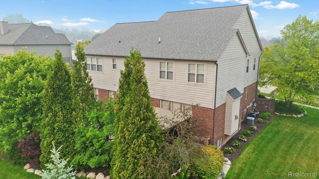 56555 Hartley Drive W Shelby Charter Township MI 48316
