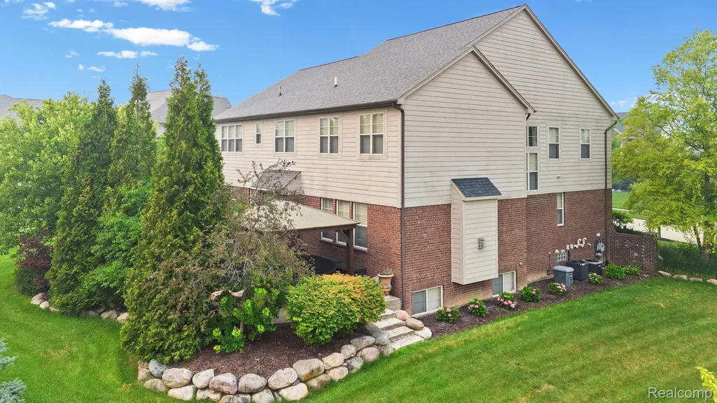 56555 Hartley Drive W Shelby Charter Township MI 48316