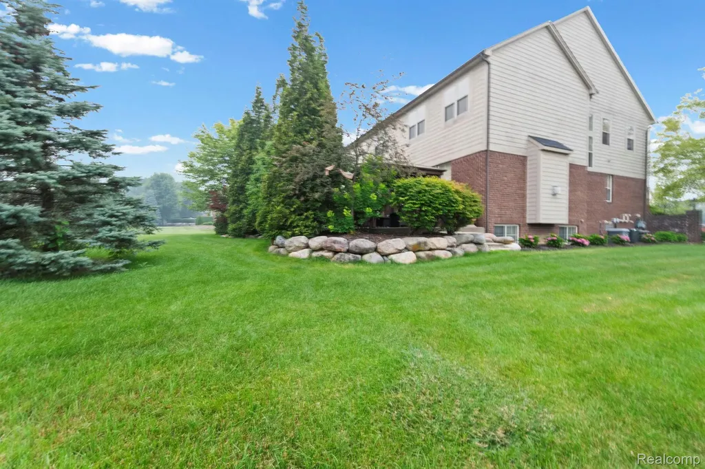 56555 Hartley Drive W Shelby Charter Township MI 48316