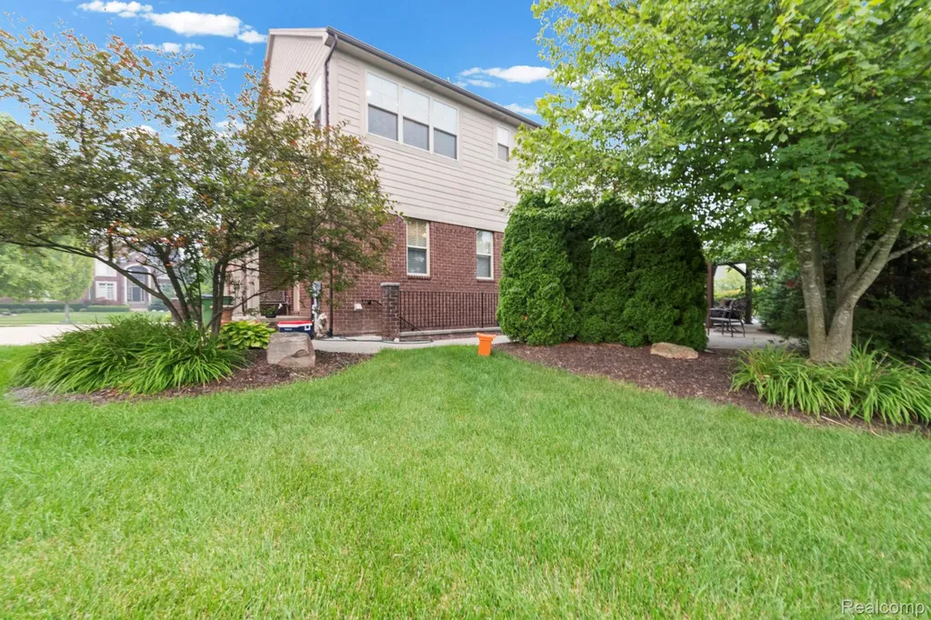 56555 Hartley Drive W Shelby Charter Township MI 48316