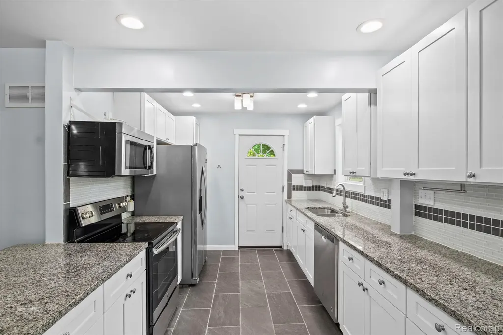 1145 Bayfield Street Orion Charter Township MI 48362