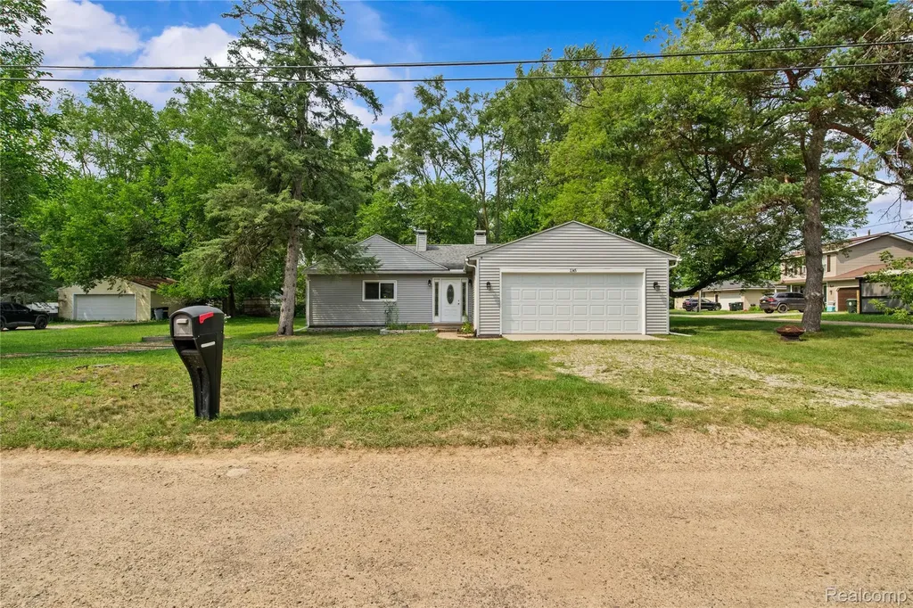 1145 Bayfield Street Orion Charter Township MI 48362