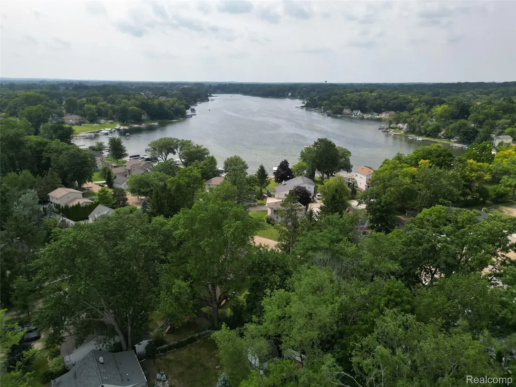 1145 Bayfield Street Orion Charter Township MI 48362