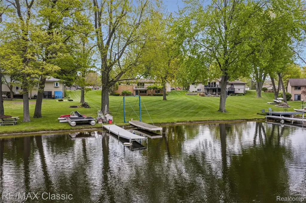 804 Bonita Drive White Lake Charter Township MI 48383
