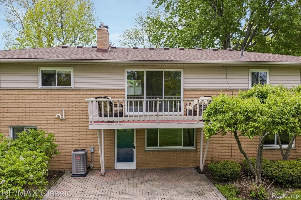 804 Bonita Drive White Lake Charter Township MI 48383