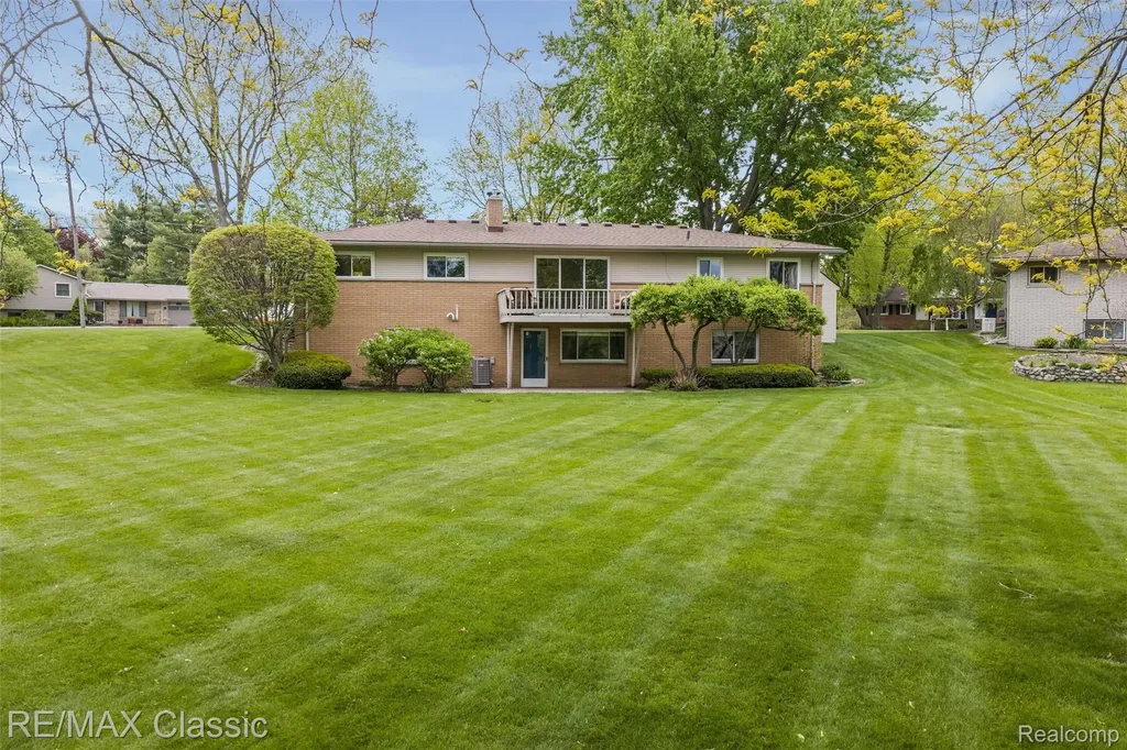 804 Bonita Drive White Lake Charter Township MI 48383