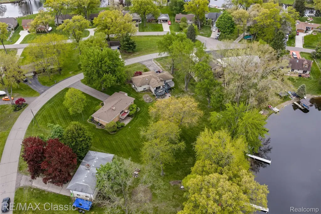 804 Bonita Drive White Lake Charter Township MI 48383