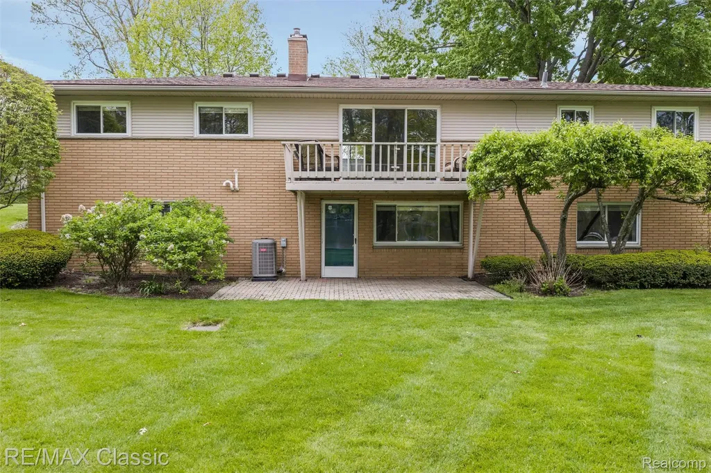 804 Bonita Drive White Lake Charter Township MI 48383