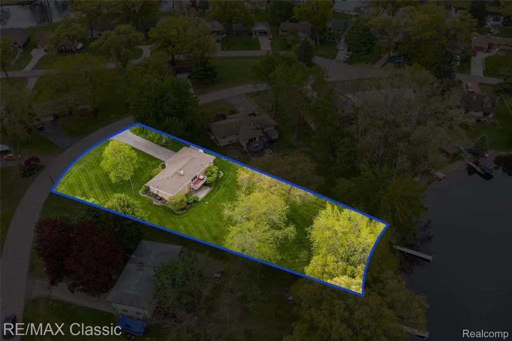 804 Bonita Drive White Lake Charter Township MI 48383