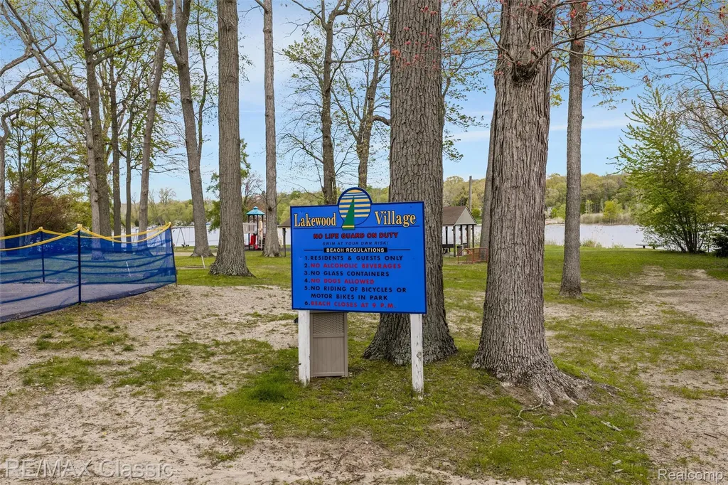 804 Bonita Drive White Lake Charter Township MI 48383