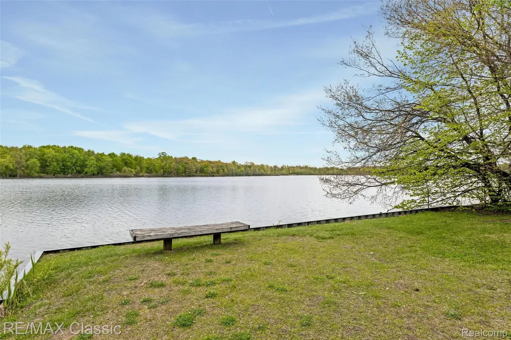 804 Bonita Drive White Lake Charter Township MI 48383