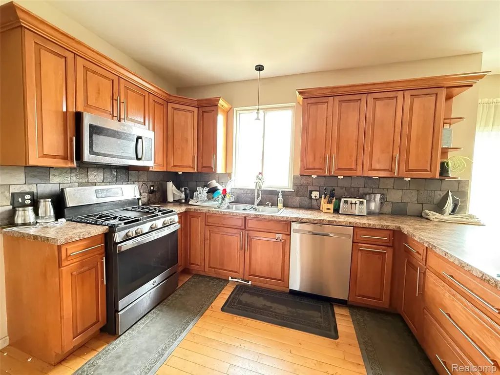15584 Timbers Edge Drive Clinton Charter Township MI 48035