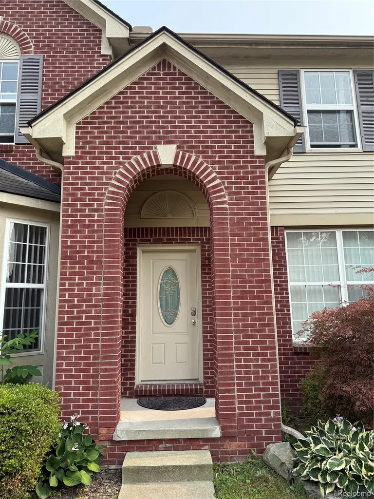 15584 Timbers Edge Drive Clinton Charter Township MI 48035