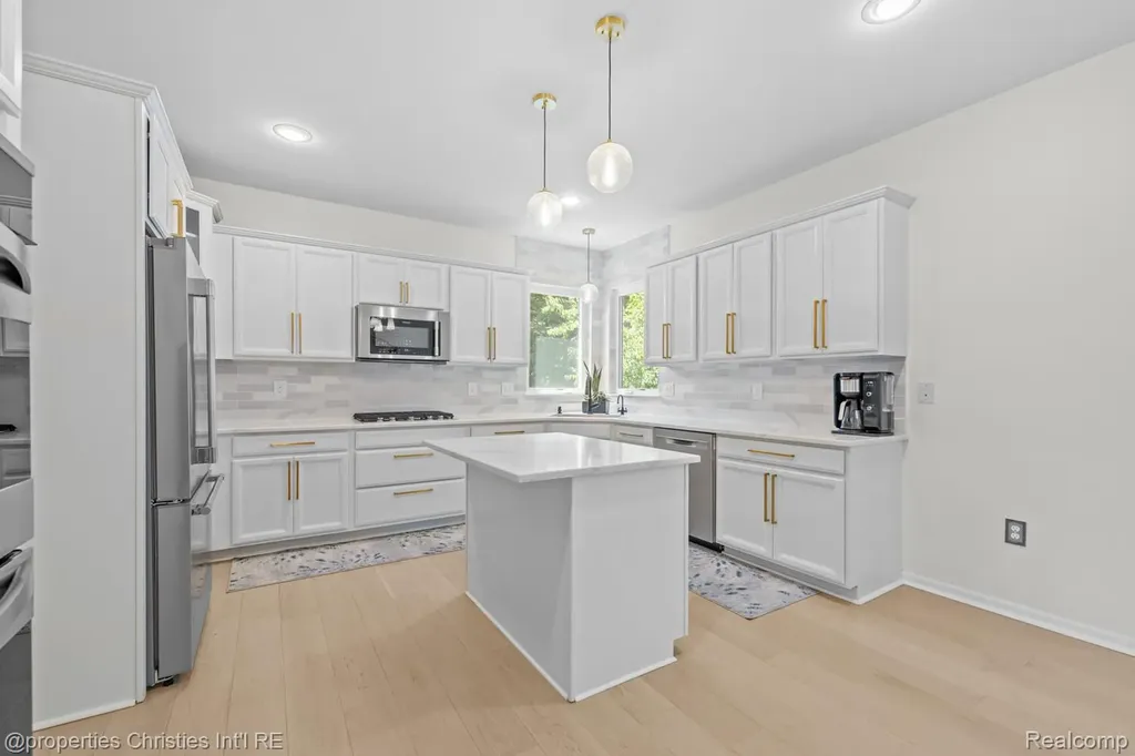 578 Red Bank Drive White Lake Charter Township MI 48386