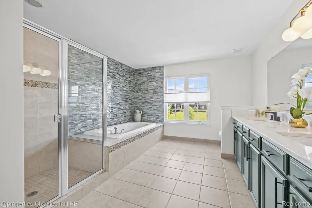 578 Red Bank Drive White Lake Charter Township MI 48386