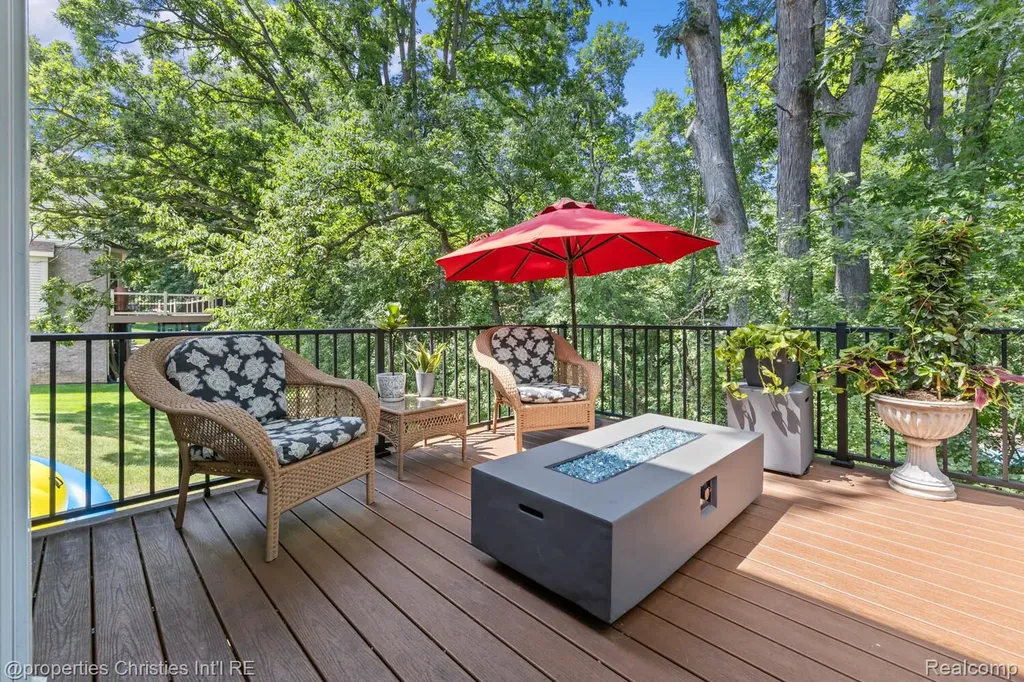 578 Red Bank Drive White Lake Charter Township MI 48386