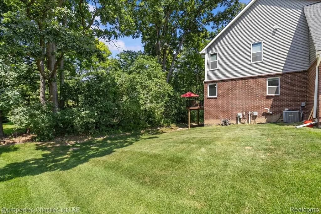 578 Red Bank Drive White Lake Charter Township MI 48386