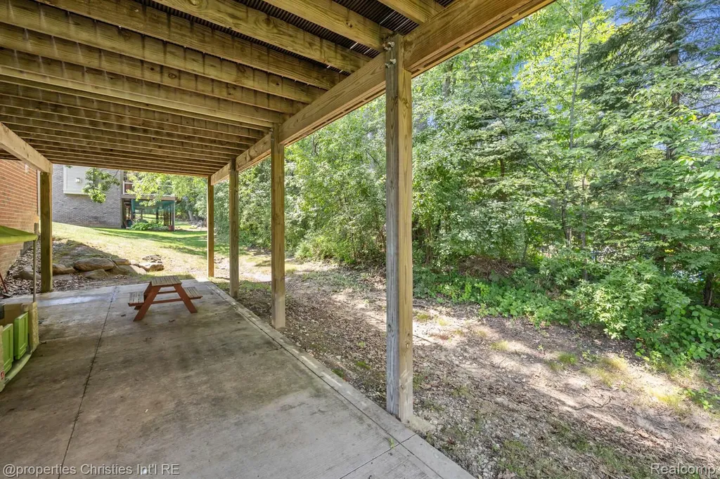 578 Red Bank Drive White Lake Charter Township MI 48386