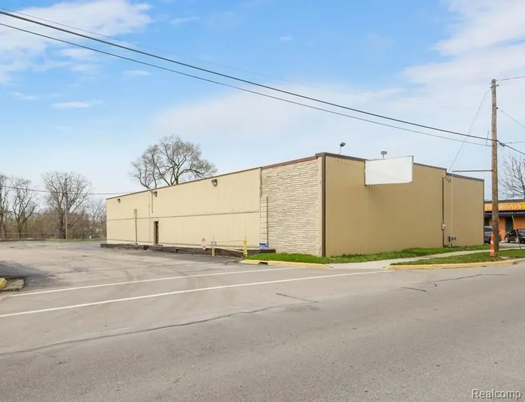 4084 S Saginaw Street Burton City MI 48529