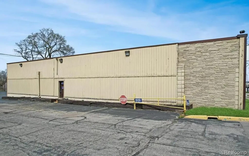 4084 S Saginaw Street Burton City MI 48529