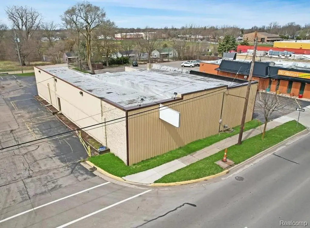 4084 S Saginaw Street Burton City MI 48529