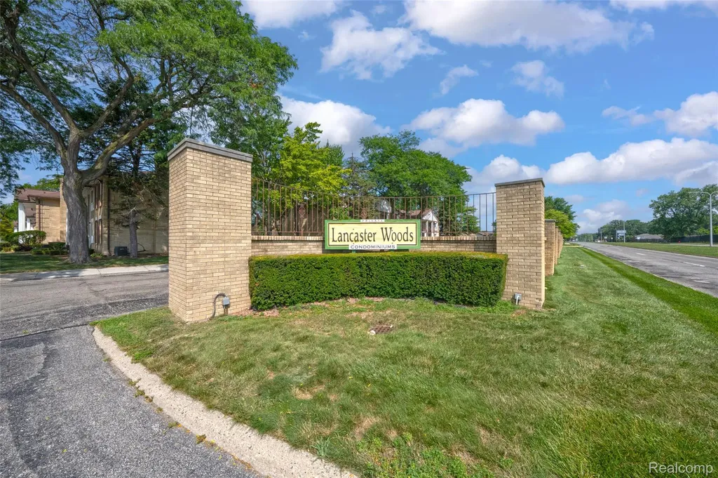 29289 Hayes Road Warren City MI 48088
