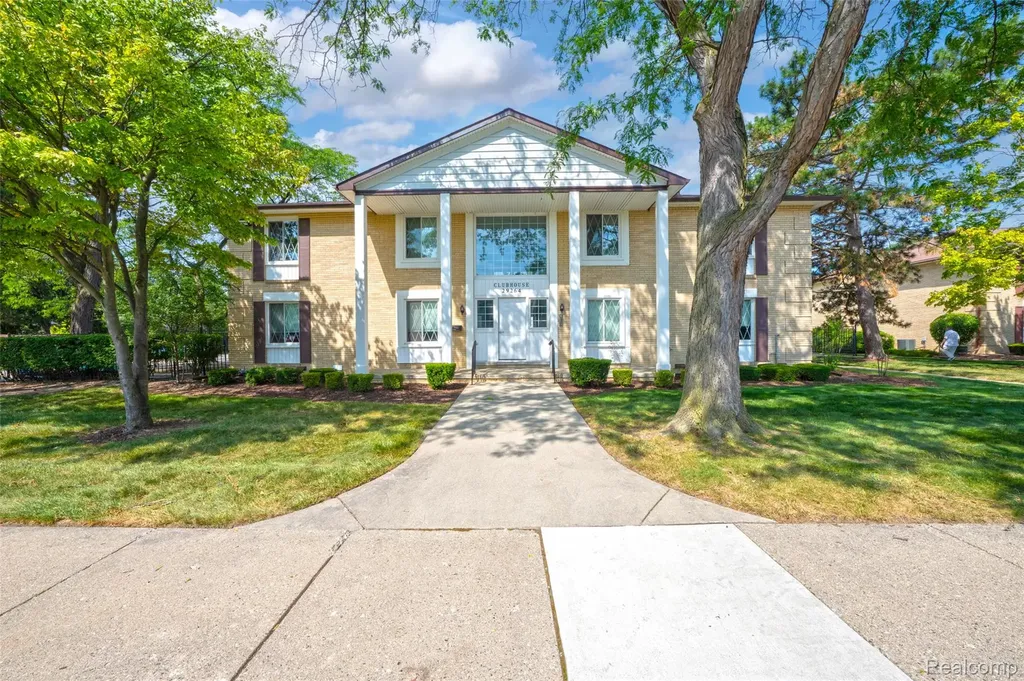 29289 Hayes Road Warren City MI 48088