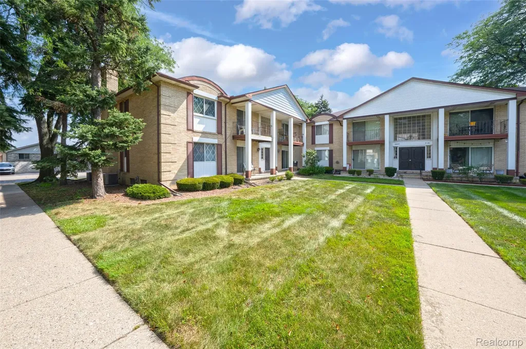 29289 Hayes Road Warren City MI 48088