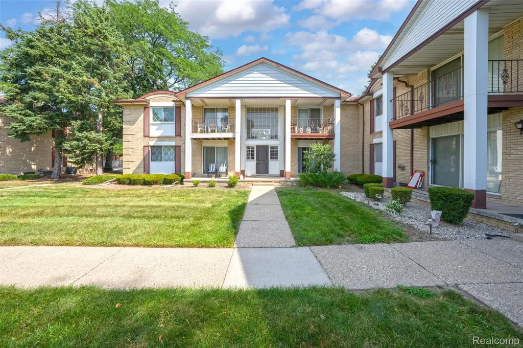 29289 Hayes Road Warren City MI 48088