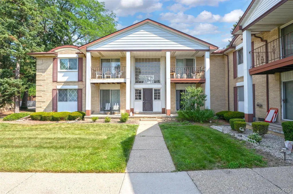 29289 Hayes Road Warren City MI 48088