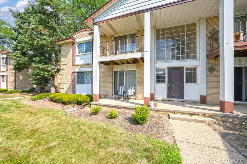 29289 Hayes Road Warren City MI 48088