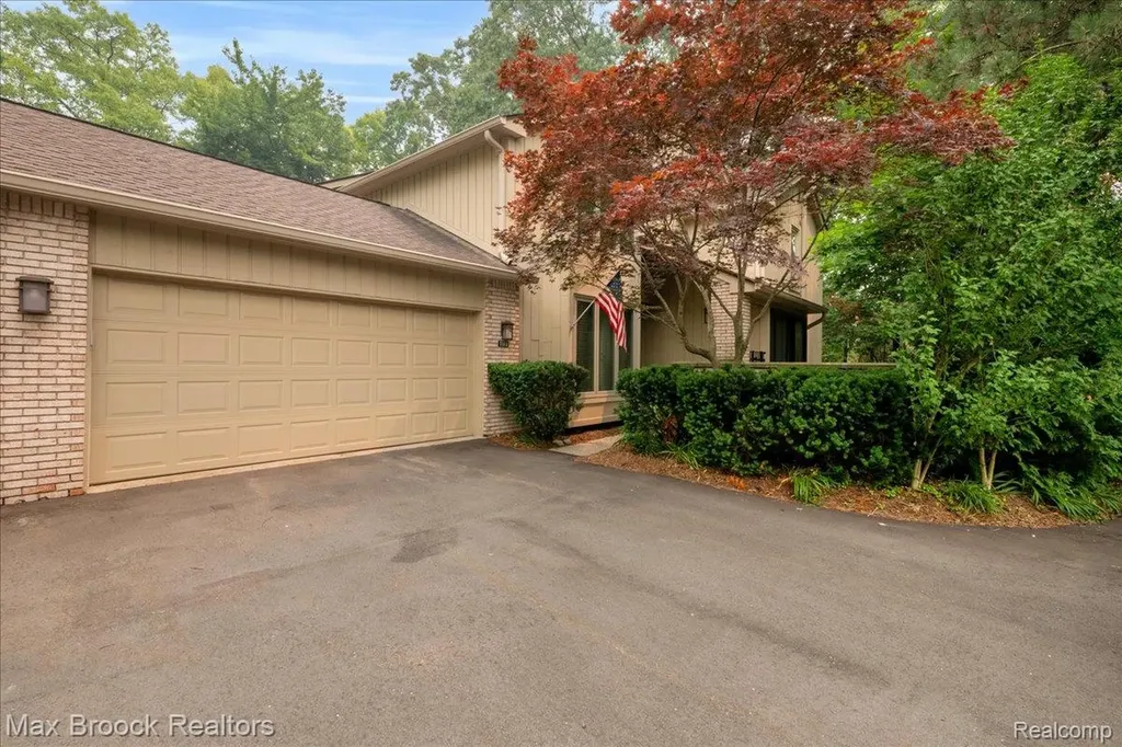 1180 Glenpointe Court Bloomfield Hills City MI 48304