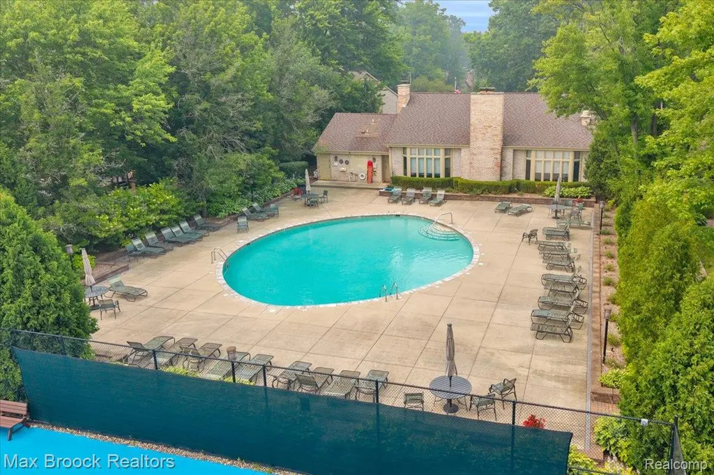 1180 Glenpointe Court Bloomfield Hills City MI 48304