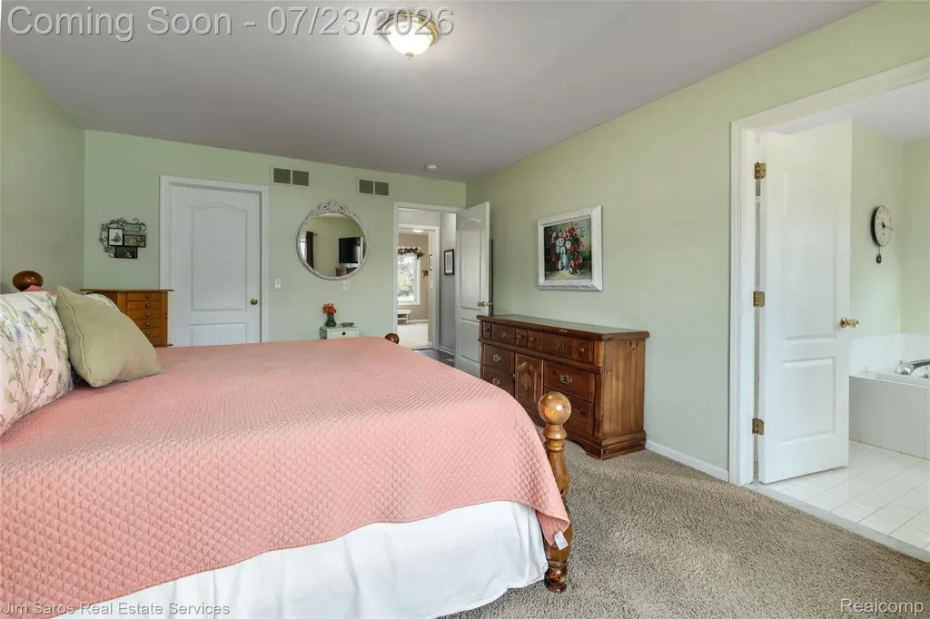 18500 Autumnwood Drive Clinton Charter Township MI 48035