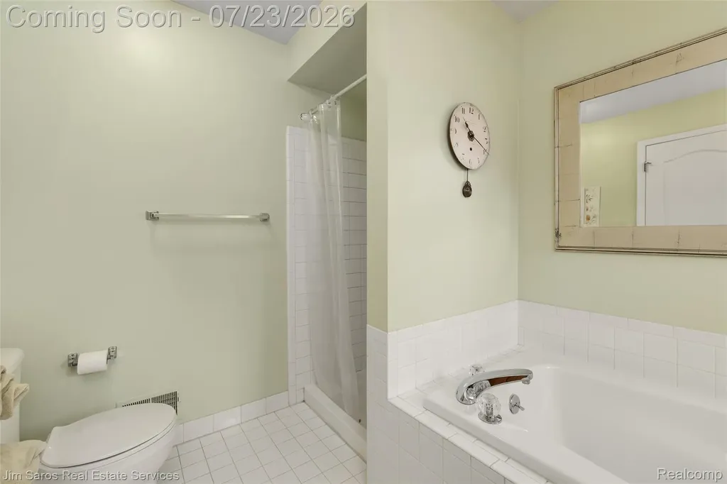 18500 Autumnwood Drive Clinton Charter Township MI 48035