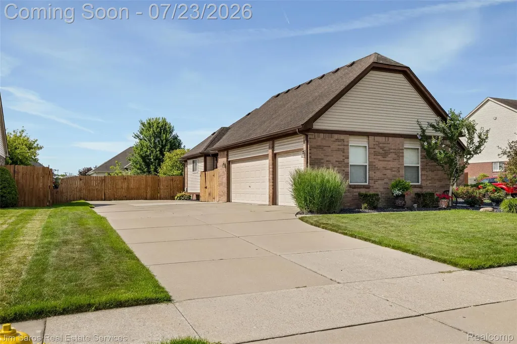 18500 Autumnwood Drive Clinton Charter Township MI 48035