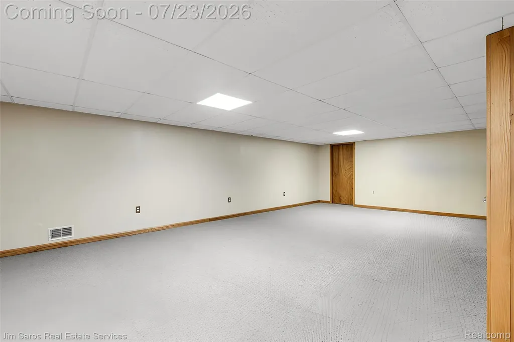 18500 Autumnwood Drive Clinton Charter Township MI 48035