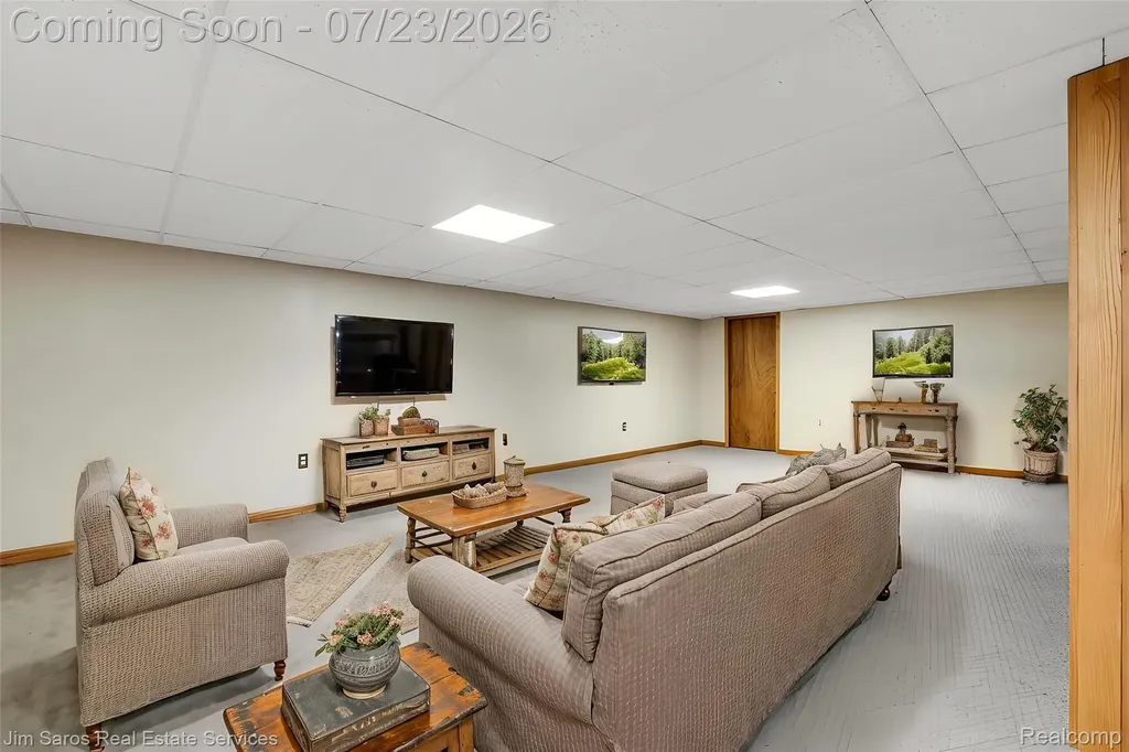 18500 Autumnwood Drive Clinton Charter Township MI 48035