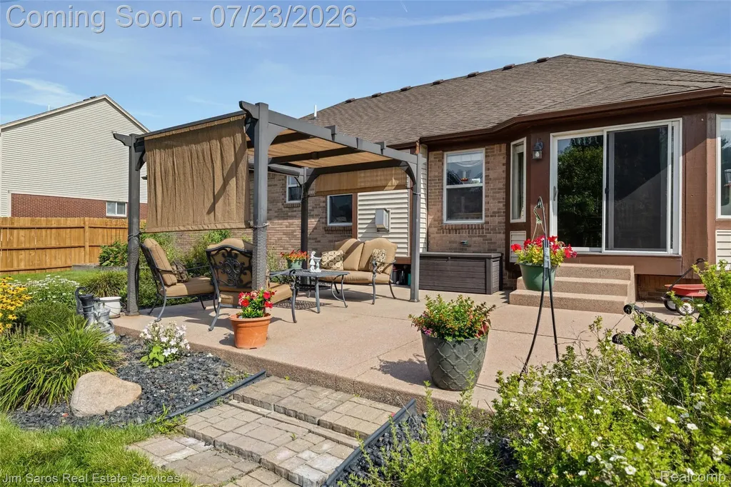 18500 Autumnwood Drive Clinton Charter Township MI 48035