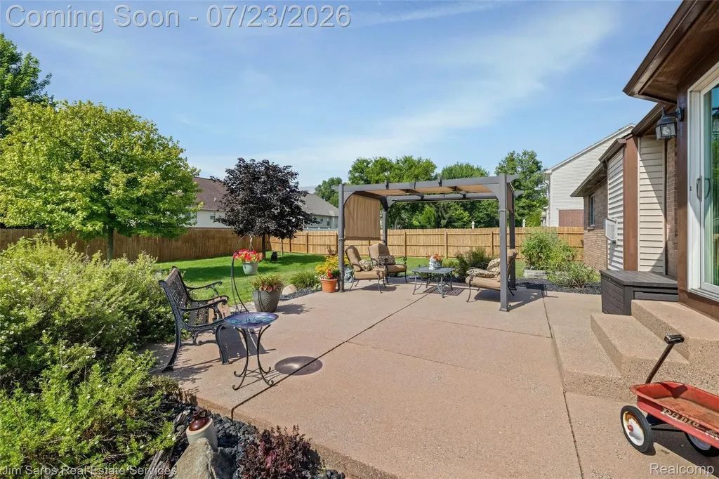 18500 Autumnwood Drive Clinton Charter Township MI 48035