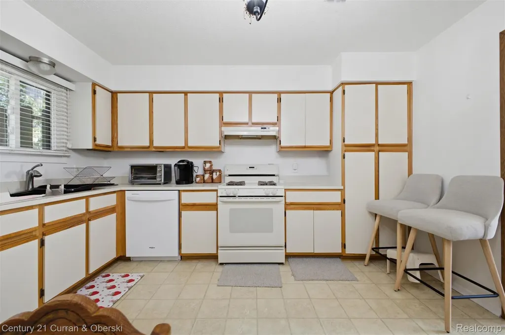38098 Hixford Place Westland City MI 48185