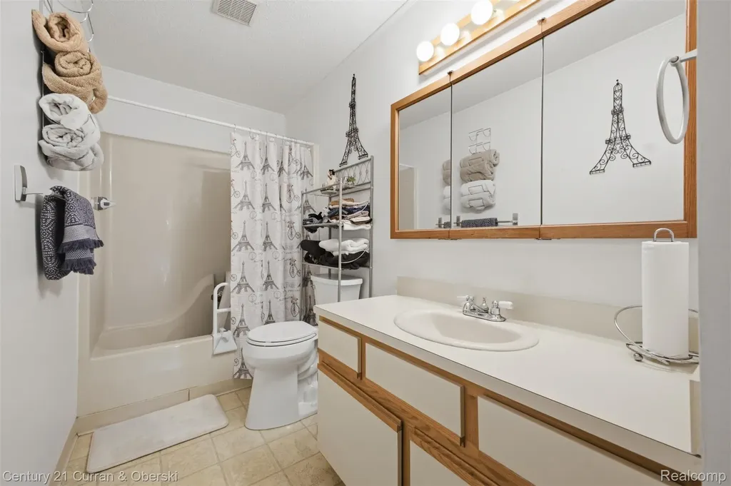 38098 Hixford Place Westland City MI 48185
