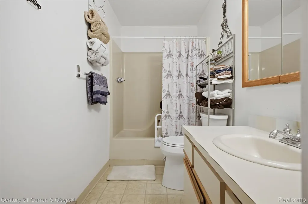 38098 Hixford Place Westland City MI 48185