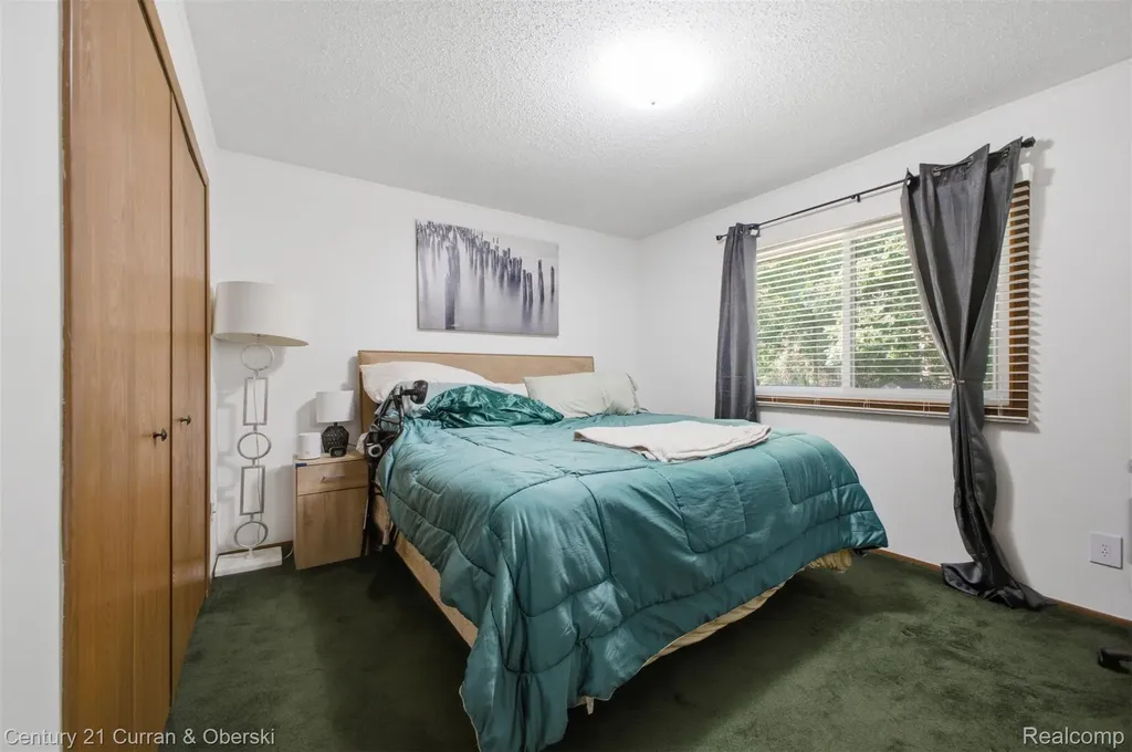 38098 Hixford Place Westland City MI 48185