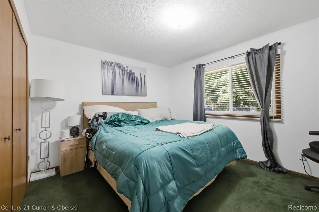 38098 Hixford Place Westland City MI 48185