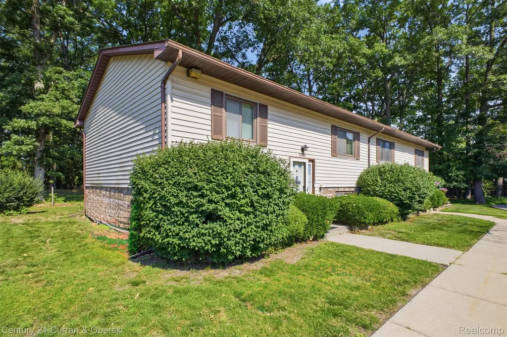 38098 Hixford Place Westland City MI 48185